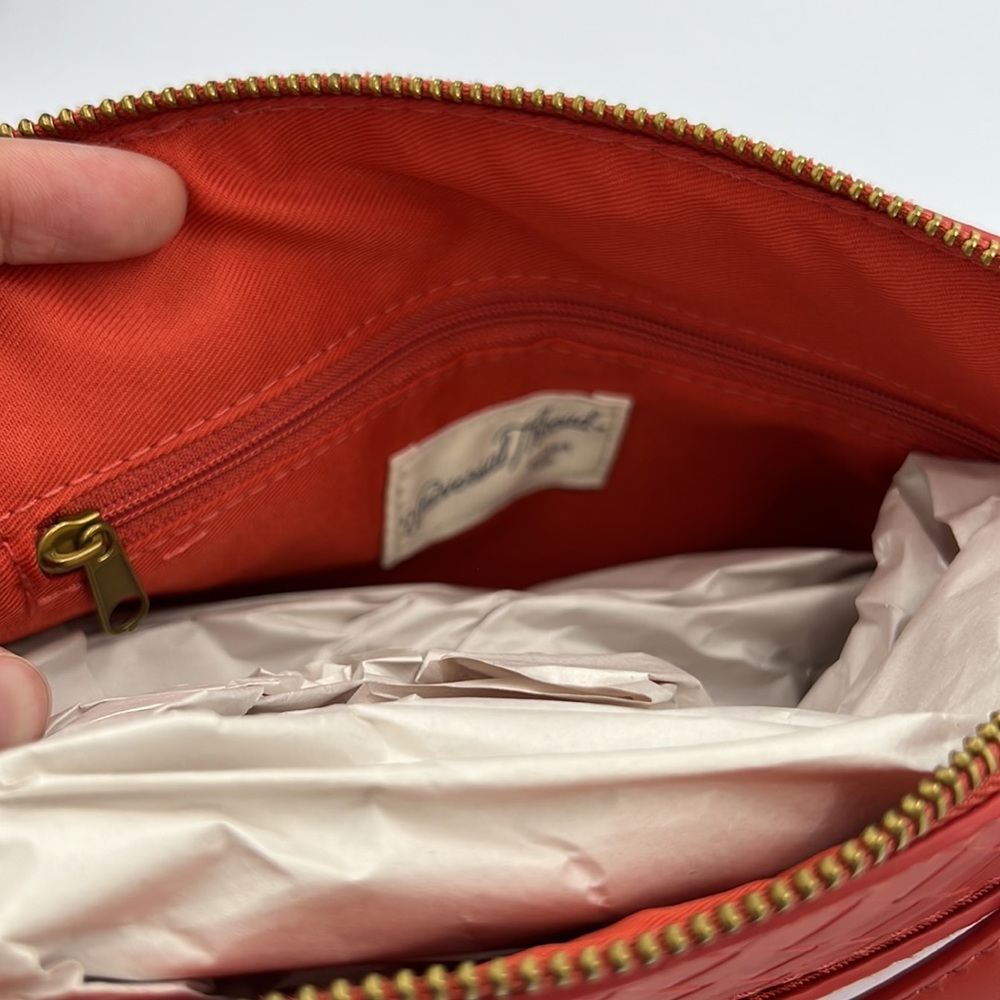 UNIVERSAL Thread Cross Body Purse - Picture 5 of 8